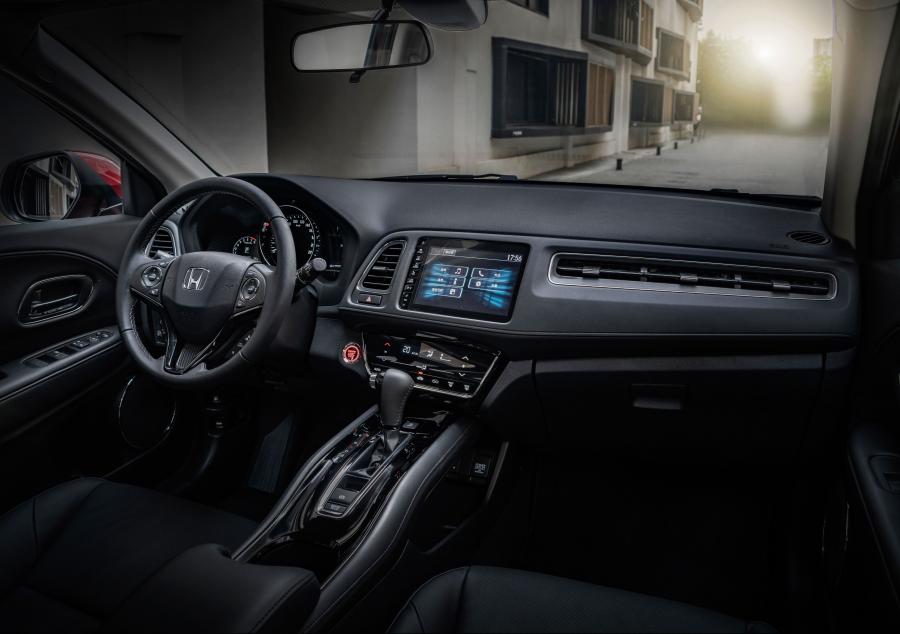 Торпедо Honda Vezel 2018 года  (CN) (фото 8 из 10)